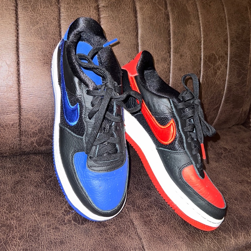 Sneakers size 5.5